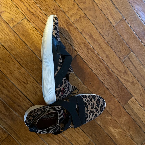 Skechers - Picture 2 of 3